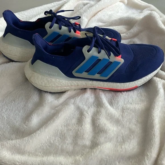 Adidas  Men’s Ultraboost Blue and White Sneakers  Size 12.5 - Picture 5 of 13